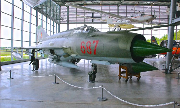 Реактивный истребитель МиГ-21МФ, 1973 год.