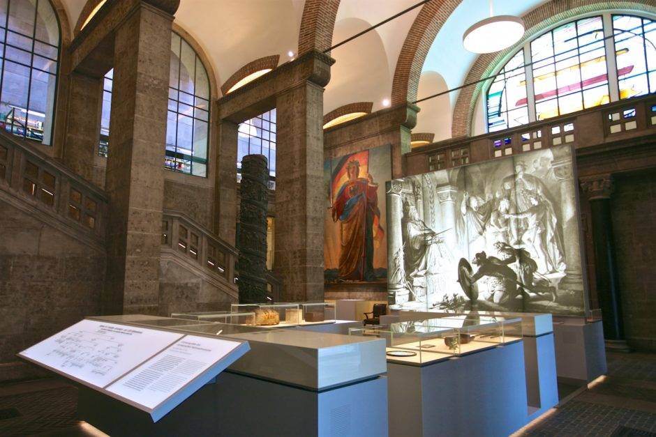 Зал истории основания Германского Национального Музея.