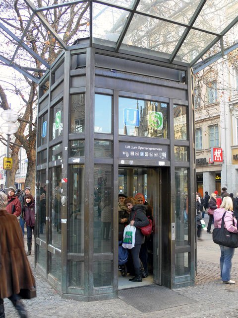 Мариенплац - Лифт U-bann, S-bann