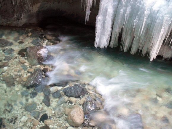 Ущелье Партнахкламм - Чистая, прозрачная вода горной реки
