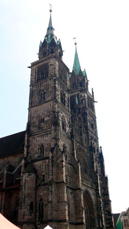 Старый Город Нюрнберга. Башни церкви святого Лоренца.