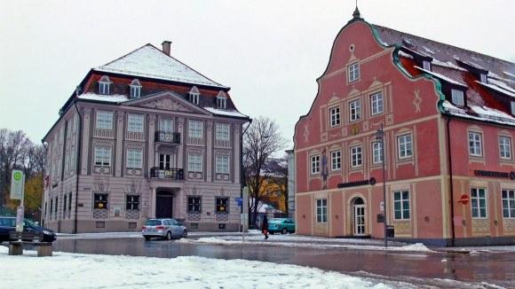 Бавария. Кемптен (Kempten). В здании слева расположен Римский музей и Музей естествознания.