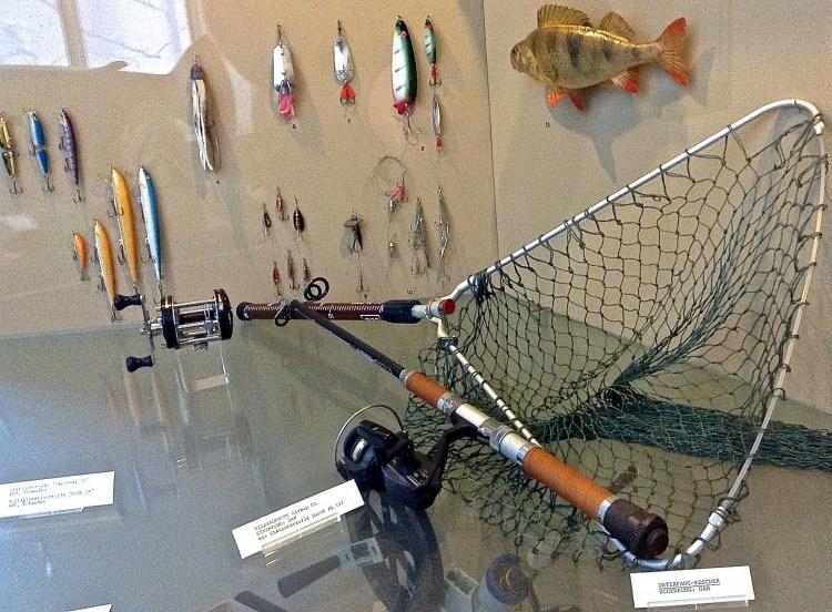 Немецкий Музей Охоты и Рыболовства в Мюнхене. Современные рыболовные снасти.
