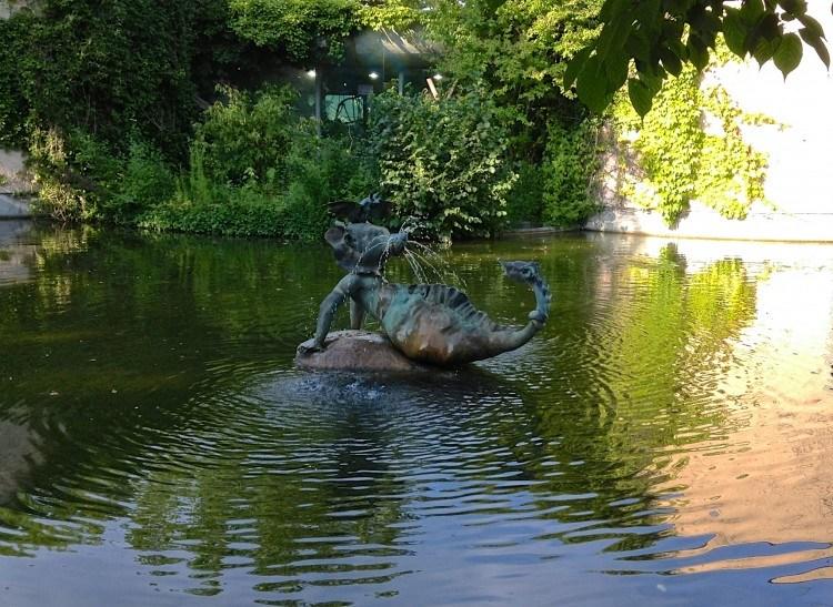 Мюнхенский Зоопарк Хеллабрунн. Необычный фонтан.