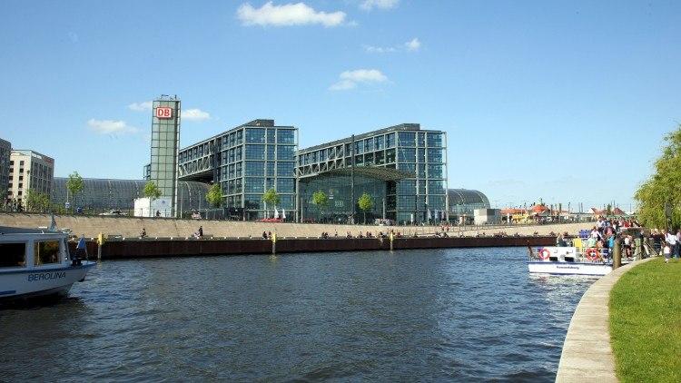 Берлин находится на реке снять апартаменты в барселоне