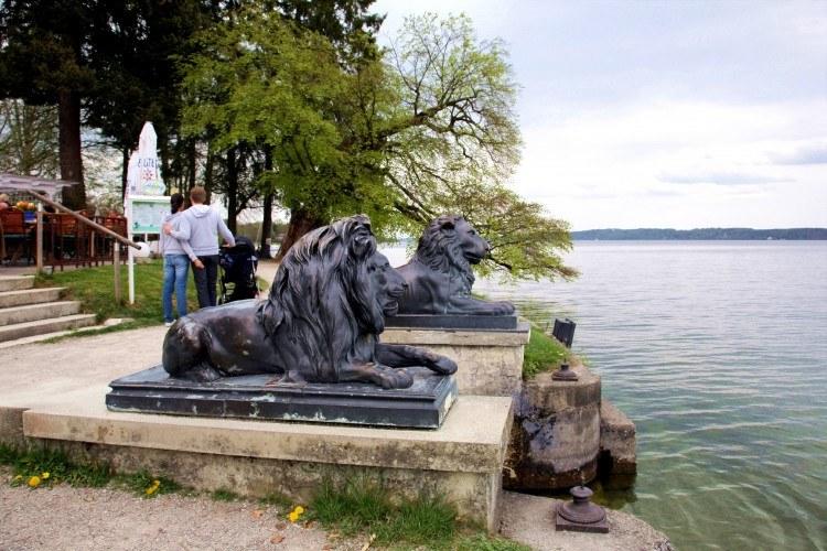 Штарнбергское озеро - Баварские львы на причале ресторана